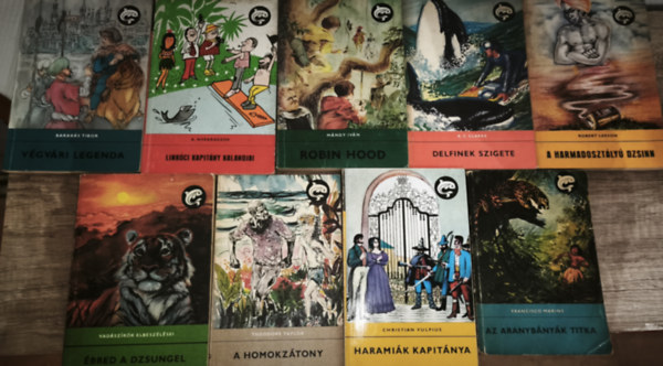9db m� a Delfin k�nyvek sorozatb�l - V�gv�ri legenda, Link�ci kapit�ny kalandjai, Robin Hood, Delfinek szigete, A harmadoszt�ly� dzsinn, �bred a dzsungel, A homokz�tony, Harami�k kapit�nya, Az aranyb�ny�k titka