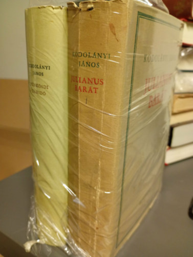 2 db k�nyv, P�nk�sdi d�rid�, Julianus bar�t