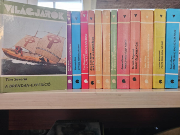 13db a Vil�gj�r�k sorozatb�l, K�NYVMENT� AJ�NLAT: A Brendan-exped�ci�+ Seb�sz voltam Eti�pi�ban+ Otthon, Finnorsz�gban+ Tutajjal a Csendes-�ce�non+ Bar�taim, a kannib�lok+ P�rizs! P�rizs!+ Kereszt�l-kasul Mikron�zi�n+ A titokzat