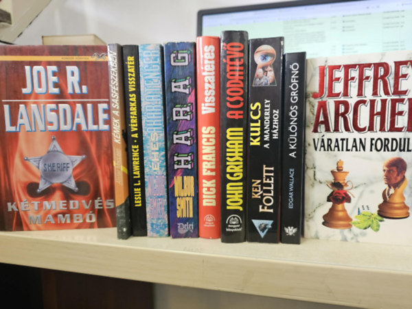 10db krimi, K�NYVMENT� AJ�NLAT: K�tmedv�s Mamb�+ K�mek a sasf�szekben+ A v�rfarkas visszat�r+ �hes ak�r a tenger+ Harag+ Visszat�r�s+ A csodat�v�+ Kulcs a Manderley h�zhoz+ A k�l�n�s gr�fn�+ V�ratlan fordulat