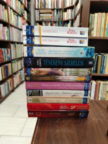 Nora Roberts - Knyvcsomag, 10 db-os, Nora Roberts. Egyszer volt s Hol, nem volt+Begejezett szimfnia+Tnkeny szerelem+A smaragd nyakk legendja+Nyugvponton+A jtk szablya+Szguld cirkusz+