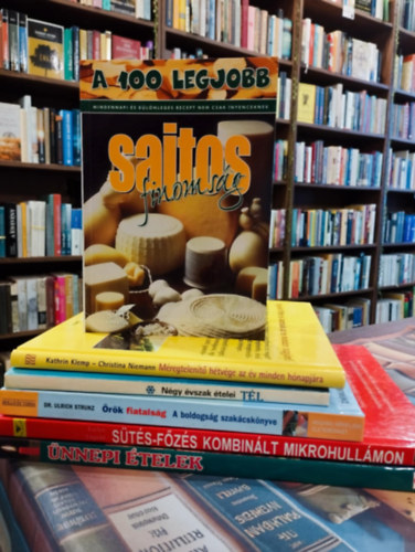 Gasztron�mia k�nyvcsomag 6 darabos K�NYVMENT� AJ�NLAT: N�gy �vszak �telei - T�l az Aranys�rk�ny vend�gl�ben, �r�k fiatals�g (a boldogs�g szak�csk�nyve), M�regtelen�t� h�tv�ge az �v minden h�napj�ra, A 100 legjobb sajtos fin