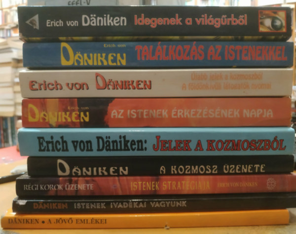 Erich von Däniken - 9 db Erich von Däniken könyv (címek a terméklapon, saját fotó)