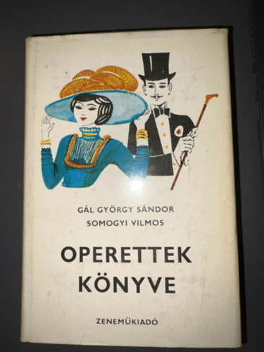 Operettek k�nyve - Az operett reg�nyes t�rt�nete (Offenbach �s a francia operett - A B�csi operett klasszikus kora - A magyar operett - A magyar operett a vil�gsiker �tj�n - Az angol operett - A B�csi operett �jabb mesterei - A szovjet ope