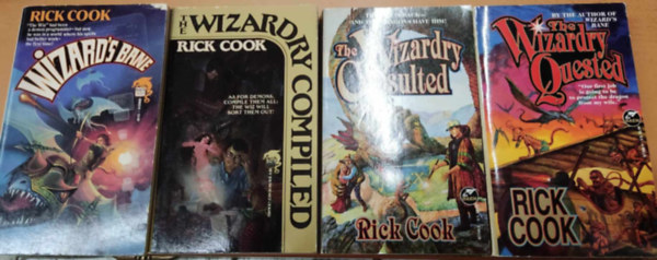 4 db Rick Cook: Wizard's Bane + Wizardry Compiled + The Wizardry Consulted + The Wizardry Quested
