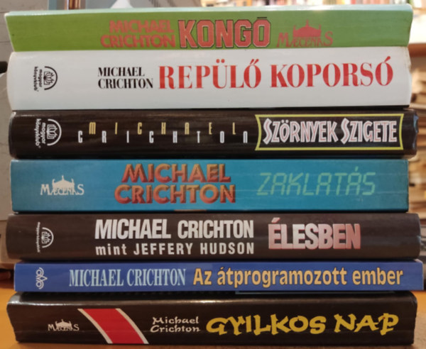 7 db Crichton: Az tpogramozott ember; lesben; Gyilkos nap; Kong; Repl kopors; Szrnyek szigete; Zaklats