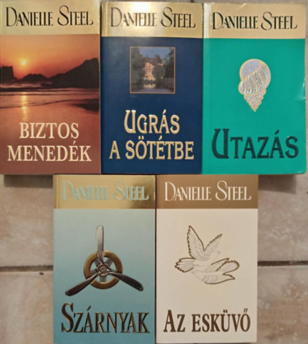 (5db) Danielle Steel romantikus k�nyvcsomag: Biztos mened�k / Ugr�s a s�t�tbe / Utaz�s / Sz�rnyak / Az esk�v�