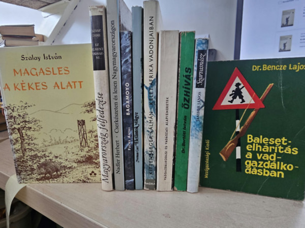 10db vad�szat, K�NYVMENT� AJ�NLAT: Magasles a K�kes alatt+ Ez elment vad�szni...+ Magyarorsz�g felfedez�se+ Cserk�szeten �s lesen Nagymagyarorsz�gon+ Bagamoyo+ Elef�ntok v�lgye+ Kelet-Afrika vadonjaiban+ Vadgazd�lkod�si �s vad�szati