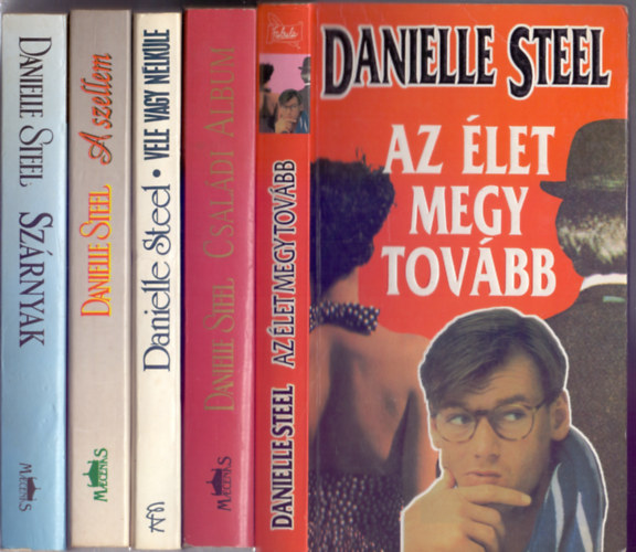 Romantikus regnyek t db.: 1. Szrnyak-2. A szellem-3. Vele vagy nlkle-4. Csaldi album-5. Az let megy tovbb (Danielle Steel)