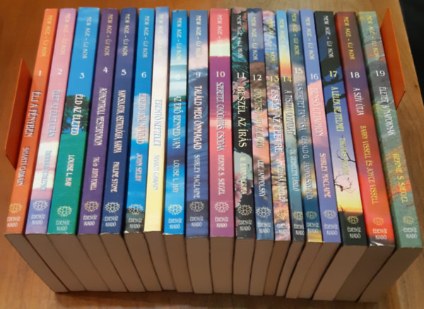 New age - �j kor 1-19.: �lj a f�nyben + �let az �let ut�n + �ld az �leted! + Silva-f�le agykontroll mesterfokon + Kapcsolatok asztrol�gia karma + �rezd j�l magad + Teremt� k�pzelet + Az er� benned van! + Tal�ld meg �nmagad!