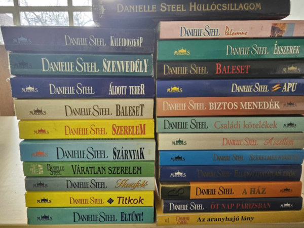 Danielle Steel - 21db Danielle Stell, KNYVMENT AJNLAT, knyvcsomag: Az aranyhaj lny+ t nap Prizsban+ A hz+ Ellenllhatatlan erk+A szellem+ Csaldi ktelk+ Biztos menedk+ Apu+ Baleset+ kszerek+ Palomino+ Eltnt+ Titkok+ Hazafel+ Vratla
