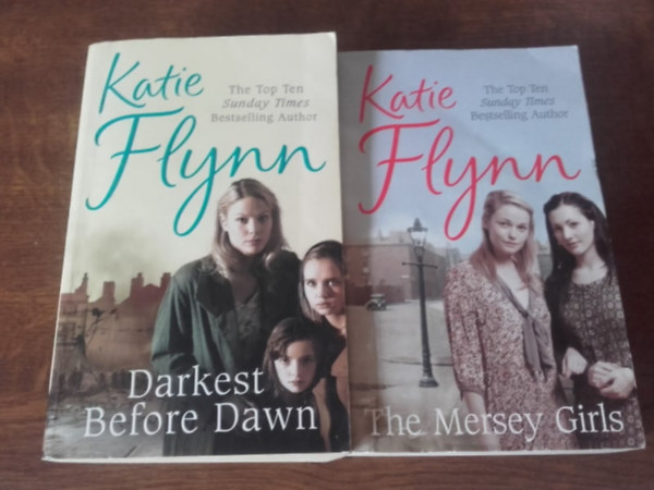 Kate Flynn - 2 db Kate Flynn k�nyv:Darkest Before Dawn,The Mersey Girls