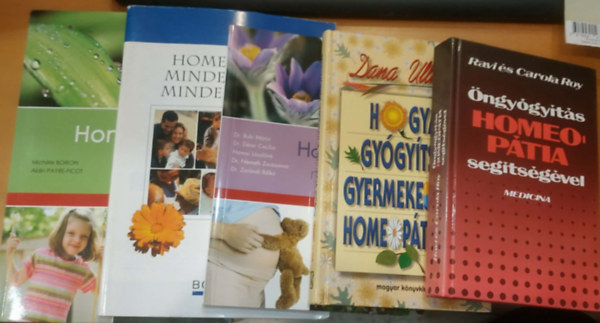 5 db Homeop�tia: �ngy�gy�t�s homeop�tia seg�ts�g�vel; Hogyan gy�gy�tsuk gyermekeinket homeop�ti�val; Homeop�tia napjainkban; Homeop�tia mindenkinek mindenkorra; Homeop�tia a mindennapi gyakorlatban