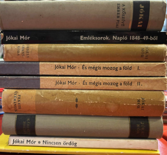 J�kai M�r k�nyvek 9 db  A k�sz�v� ember fiai Eml�ksorok. Napl� 1848-1849-b�l Erd�ly aranykora �s m�gis mozog a f�ld I-II Fekete gy�m�ntok K�rp�thy Zolt�n Nincsen �rd�g S�rga r�zsa