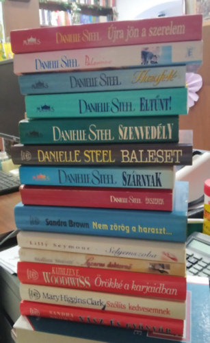 Sandra Brown, Kathleen E. Woodiwiss Danielle Steel - 14 db-os KNYVMENT AJNLAT, romantika: Nsz s gynyr+Szlts kedvesemnek+rkk a karjaidban+Lazarus doktorn+Selyemszoba+Nem zrg a haraszt...+kszerek+Szrnyak+Baleset+Szenvedly+Eltnt!+Hazafel+Palomino+jra jn a szerel