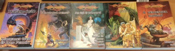 5 db DragonLance, Kosz hbor sorozat: Hallbrigd + Az utols nemes + Az gi j knnyei + A bbkirly + A vrtenger kalzai