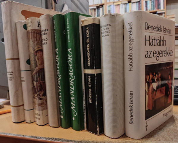 10 db Benedek Istv�n: V�der�vita; Az �r� lelke; - mondta Krisztina; Csavarg�s az Alpokban; H�tr�bb az egerekkel; Bolond vil�g; Semmelweis �s kora; Mandrag�ra: India; Mandrag�ra: Tibet; A tud�s �tja