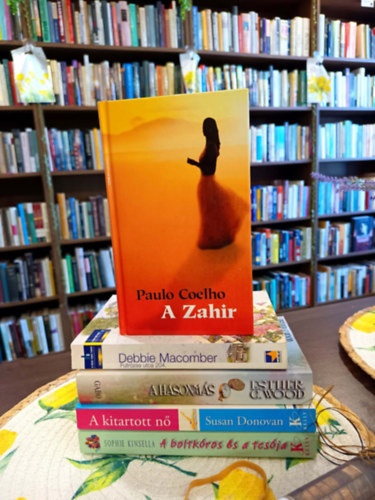 Debbie Macomber, Julie Garwood, Susan Donovan, Sophie Kinsella Paulo Coelho - Romantikus könyvcsomag 5 darabos KÖNYVMENTŐ AJÁNLAT: A Zahír, Futórózsa utca 204., A hasonmás, A kitartott nő, A boltkóros és a tesója