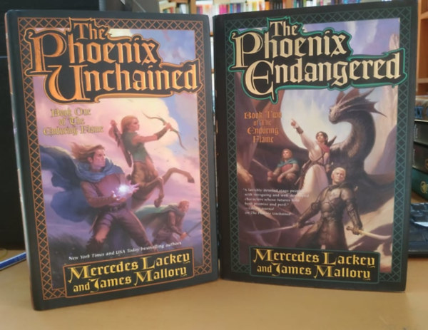 The Phoenix Unchained: Book One of the Enduring Flame + The Phoenix Endangered: Book Two of the Enduring Flame (2 ktet)