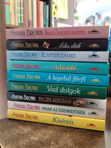 KNYVMENT AJNLAT, 9 DB. Sandra Brown. Romantikus irodalom. Sunny Chandler visszatr+des dh+Egyetlen jszaka+Adsid+A legels frfi+Vad dolgok+Engem szeress+Vihar az denkertben+Ksrts