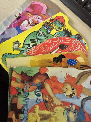 6db mesefzet: A molnr, a fia, meg a szamr+ Rka koma+ A htfej ptnagymama+ Ki lesz a hsvti nyl+ A szllst kr rka+ Brn a csodapiktor