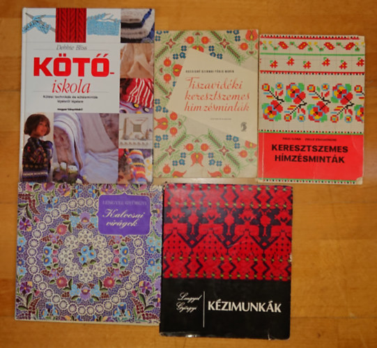 5 kzimunkval kapcsolatos kiadvny: Tiszhavidki keresztszemes hmmzsmintk, Keresztszemes hmmzsmintk, Kzimunkk, Kalocsai virgok, Ktiskola