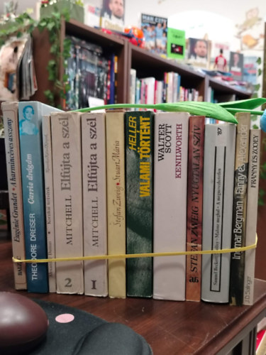 Balzac Theodore Dreiser Alexandre Dumas Mitchell Mitchell Stefan Zweig Heller Walter Scott Stefan Zweig Samuel Beckett Ingmar Bergman J. D. Salinger - K�NYVMENT� AJ�NLAT, 11 DB. Sz�pirodalom. Eug�nie Grandet, Carrie dr�g�m, Korzikai testv�rek, Elf�jta a sz�l 2., Elf�jta a sz�l 1., Stuart M�ria, Valami t�rt�nt, Kenilworth, Nyugtalan sz�v, Malone meghal / A megnevezhetetlen, Fanny �s