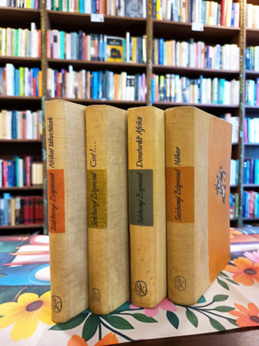 Vad�szat k�nyvcsomag 4 darabos K�NYVMENT� AJ�NLAT:  :Afrikai t�bort�zek+ Denatur�lt Afrika+ Csui!...+ Nahar