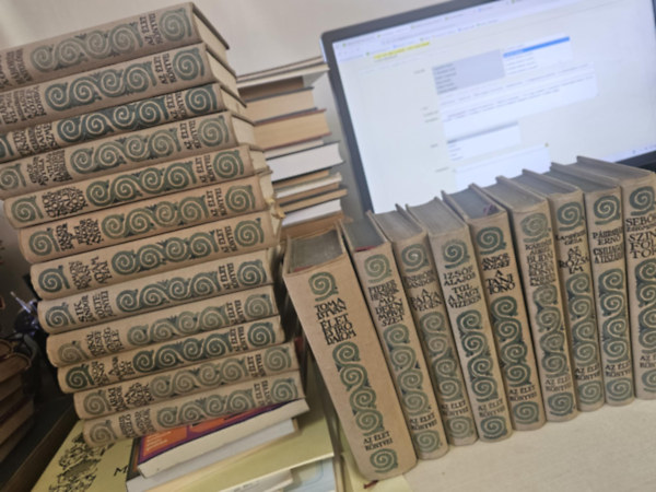 Az �let K�nyvei (21 db. k�tet): Magyar gondok + Magyar k�z�pkor + A magyars�g�rt + Egys�g fel� + S�k S�ndor k�ltem�nyei + Aty�m fiai + R�gi magyar asszonyok + Kaleidoszk�p + A vil�gh�bor� probl�m�i + A szabads�gharc eszm�i + ..