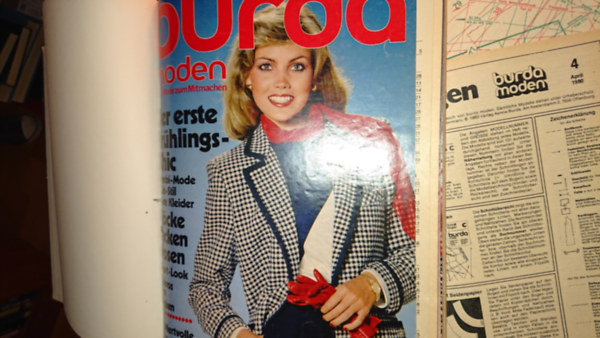A nmet Burda magazin 1980-as teljes vfolyama kt ktetbe ktve - minden szabsmintval s mellklettel