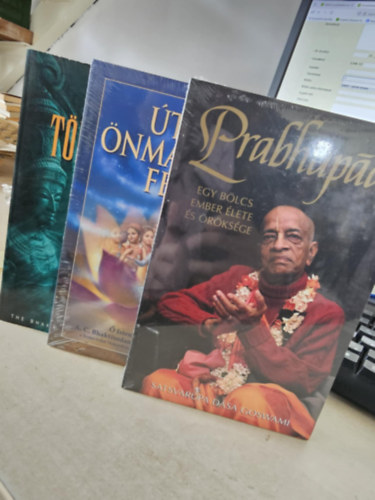 3db A.C. Bhaktivedanta Swami Prabhupada k�nyv: A t�k�letess�g �tja; Prabhupada; �ton �nmagunk fel�