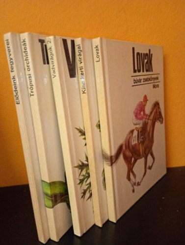 5 db. Búvár zsebkönyv: Lovak, Kína kerti virágai, Vadvirágok 2., Trópusi orchideák, Elődeink fegyverei