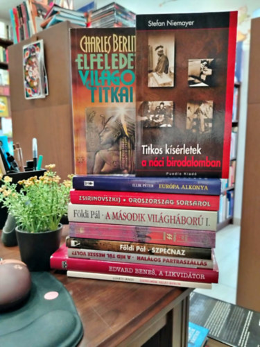 KNYVMENT AJNLAT, 10 DB. Vilgtrtnelem. Elfeledett vilgok titkai+ Titkos ksrletek a nci birodalomban+ Eurpa alkonya+ Oroszorszg sorsrl+ A msodik vilghbor I. +A waffen SS trtnete +Szpecnaz+ A hd tl messze volt