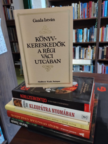 Trtnelem knyvcsomag 7 darabos KNYVMENT AJNLAT: Morus Tams, a lelkiismeret szentje, Rgi magyar csaldok - Mai sorsok , jabb erdlyi trtnetek, A Roosevelt tr, Kleoptra nyomban, Clkeresztben, Knyvkereskedk a rgi V