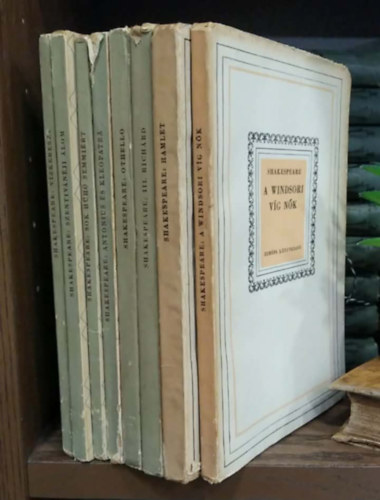 8 db m� Vil�girodalmi Kisk�nyvt�r: V�zkereszt...+ Szentiv�n�ji �lom+ Sok h�h� semmi�rt+ Antonius �s Kleopatra+ Othello+ III. Rich�rd+ Hamlet+ A windsori v�g n�k