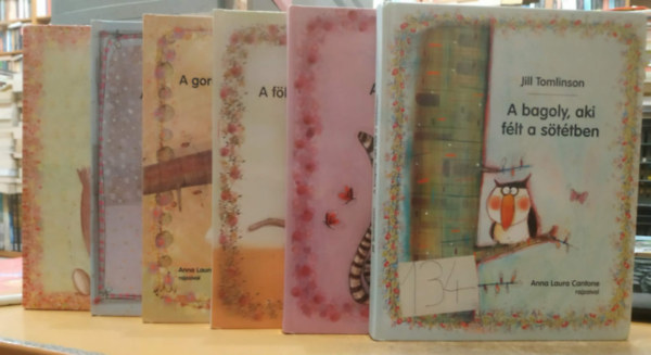 6 db Jill Tomlinson: A bagolya, aki f�lt a s�t�tben; A cica, aki haza akart menni; A f�ldimalac, aki semmiben sem volt biztos; A gorilla, aki olyan akart lenni, mint az apuk�ja; A pingvin, aki mindenre k�v�ncsi volt; A ty�k, aki soha nem adta