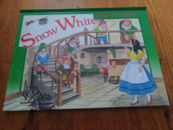 T�bb szerz� - Snow White Pop-up Book