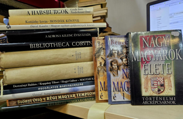 13db magyars�ggal kapcsolatos m� 15 k�tetben, K�NYVMENT� AJ�NLAT: Ezer�ves Magyarorsz�g+ R�gi magyar templomok+ Sz�v�nk hungarikumai+ Csod�latos Magyarorsz�g+ Magyar kast�lyok+ Magyarorsz�g t�rt�nete I-II+ Bibliotheca Corviniana+ A k