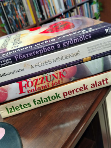 K�NYVMENT� AJ�NLAT, 5 DB. Gasztron�mia. F�szerepben a gy�m�lcs, A f�z�s mindenki�, F�z�iskola �nyenceknek: Burgonya, F�zz�nk valami j�t!, �zletes falatok percek alatt