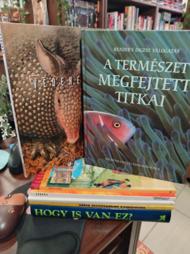 K�NYVMENT� AJ�NLAT, 7 DB. K�pes k�nyvek. A term�szet megfejtett titkai, V�dekez�s, V�rak �s lovagok, Par�d�, �lc�z�s, K�pes �llatlexikon gyerekeknek, Hogy is van ez?