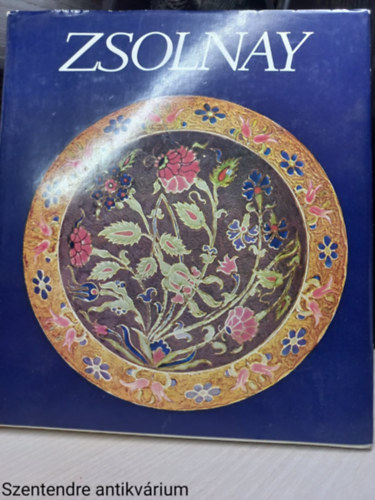 Zsolnay - A GYR S A CSALD TRTNETE 1863-1948, A GYR TRTNETE 1948-1973 (harmadik kiads; 43 fekete-fehr,18 sznes kp s szmos rajz illusztrlja)