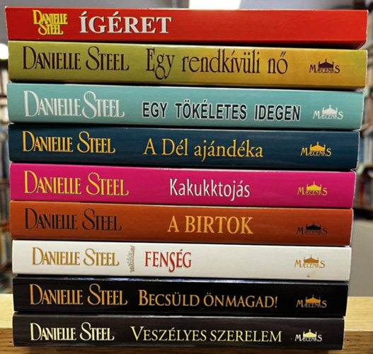 9 db Danielle Steel k�tet: �g�ret, Egy rendk�v�li n�, Egy t�k�letes idegen, A D�l aj�nd�ka, Kakukktoj�s, A birtok, Fens�g, Becs�ld �nmagad!, Vesz�lyes szerelem