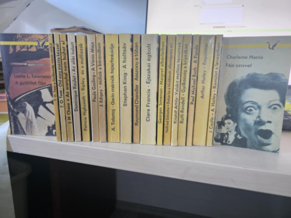 20db Albatrosz krimi, KNYVMENT AJNLAT: A gyllet fja+ Gyilkossg nlkl+ ld meg puszta kzzel+ Az aranyhal nem bjhat el+ Az alibi halott+ Ripley s a maffizok+ A Vrs Maja+ Millik a brndben+ Garin mrnk hiperboloidja