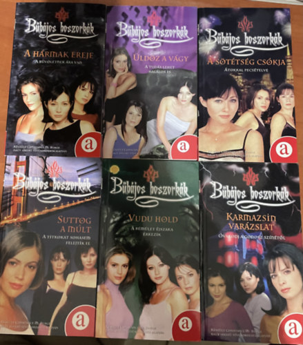 Bbjos boszorkk - 6 ktet: A hrmak ereje + ldz a vgy + A sttsg cskja + Suttog a mlt + Vudu hold + Karmazsin varzslat