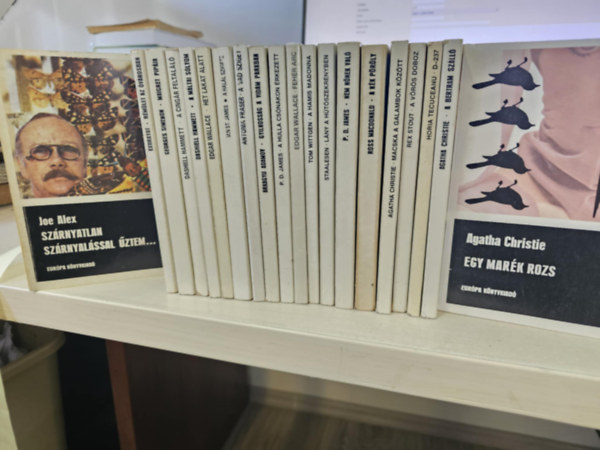 20db Eurpa krimi, KNYVMENT AJNLAT: Szrnyatlan szrnyalssal ztem+ Rmlet az vrosban+ Maigret pipja+ A cingr feltall+ A mltai slyom+ Ht lakat alatt+ A hall szigete+ A vad sziget+ Gyilkossg a vidm parkban+ A hul