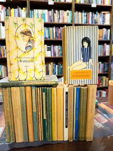 Cs�kos k�nyvek 18 darabos K�NYVMENT� AJ�NLAT: Szam�ca-l�nyok, Nem akarom, hogy megn�s�lj, Fekete sziv�rv�ny, Torock�i gy�sz, Az elmaradt t�nc, Szalmal�ng, R�nszarvasok p�sztora, Boldogtalan ny�r, Viharos mennyorsz�g, Tal�lkoz�