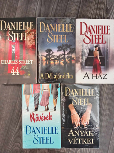 (5db) Danielle Steel knyvcsomag: Charles Street 44 / A Dl ajndka / A hz / Nvrek / Anyk vtkei