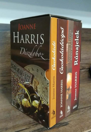 Joanne Harris - Joanne Harris Díszdoboz - Csokoládé - Csokoládécipő - Szent bolondok - Rúnajelek