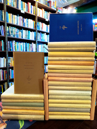 Móra Ferenc, J.F. Cooper, Ljev Kasszilj, Verne Gyula, V. A Kaverin, V.A. Obrucsev, Nyikolaj Osztrovszkij, Rolland, Romain-Gorkij, M., Alekszandr Bek, Mark Twain, Móricz Zsigmond, Walte Hector Malot - Az én könyvtáram sorozat könyvcsomag 25 darabos KÖNYVMENTŐ AJÁNLAT: János vitéz és más verses elbeszélések, A tengerész fia,Külföldi versek könyve, Kincskereső kisködmön-Mindenki Jánoskája, Az utolsó mohikán, Vologya utcája