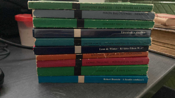 10 db a Modern k�nyvt�r sorozatb�l